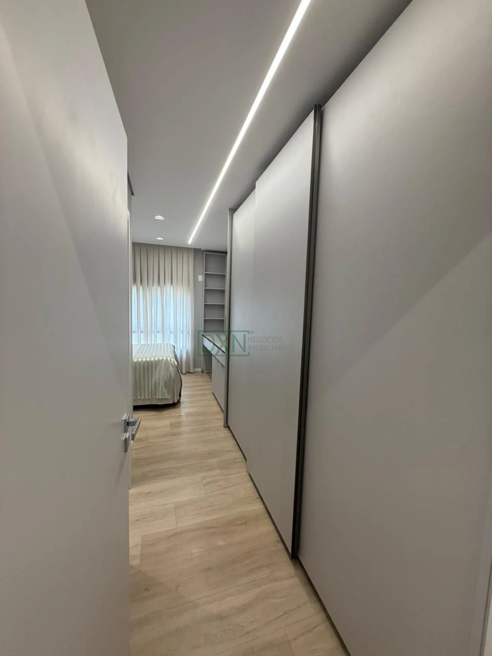CASA COM 4 SUÍTES NO CONDOMINIO BELLEVIE