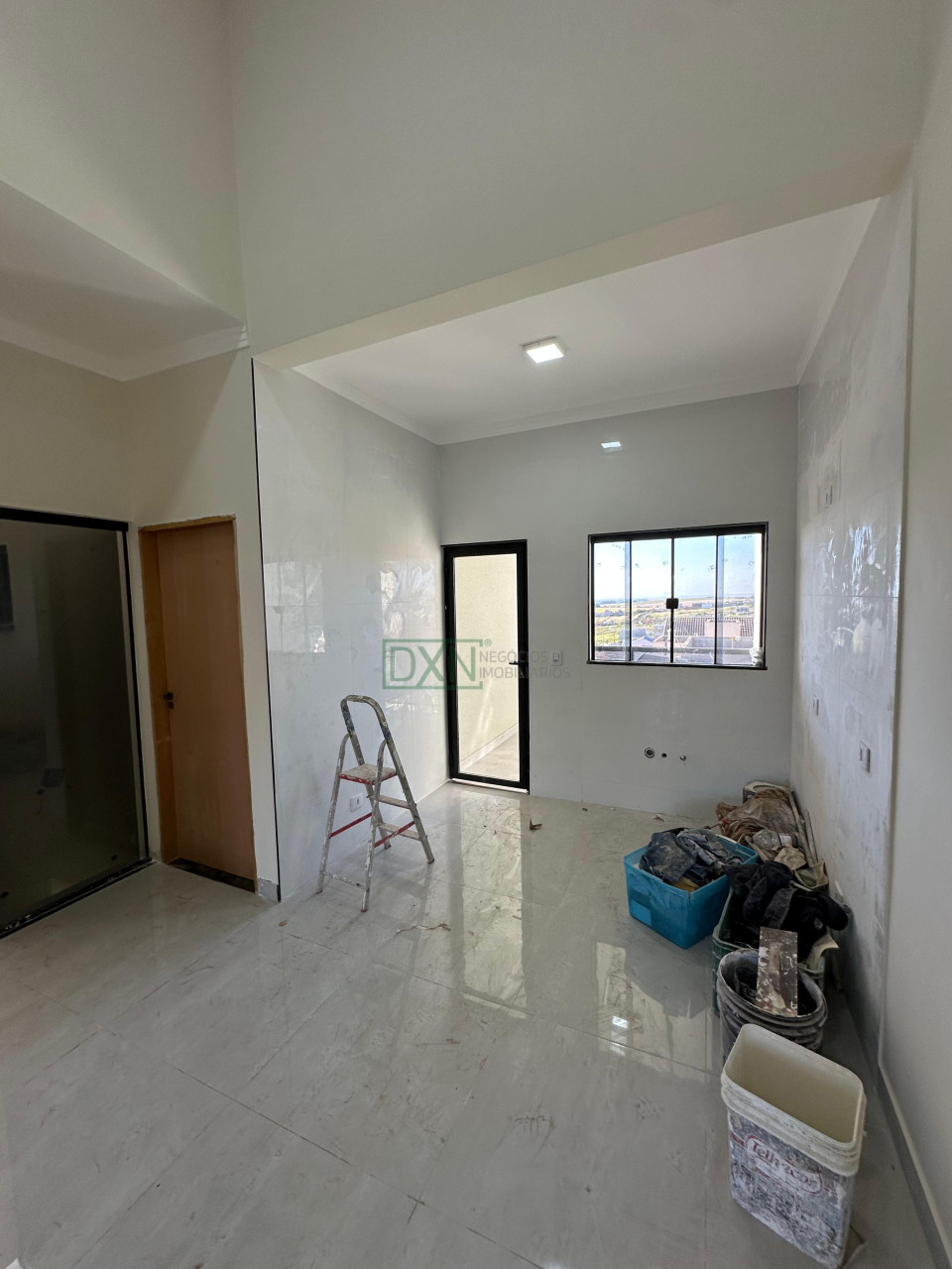 Casa Geminada Assobradada com 03 quartos no Jd Monte Alto em Cambé