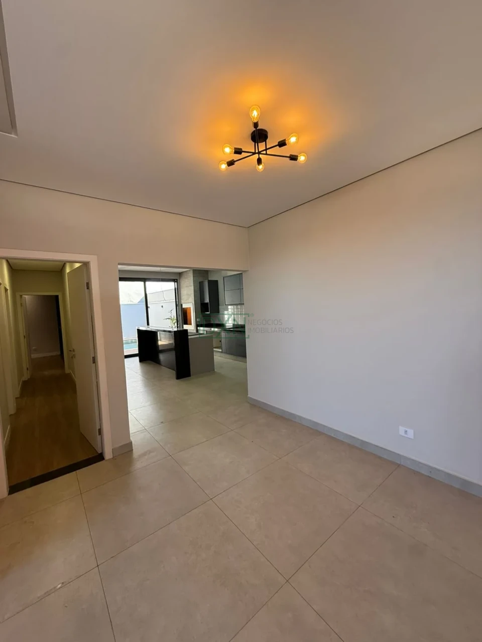 Casa à venda 3 Quartos, 2 Vagas, 300M², Bellevie, Cambé - PR