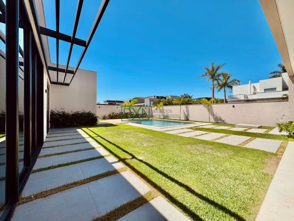 CASA EM ALTO PADRÃO COM 4 SUÍTES NO VILLÁGIO DO ENGENHO