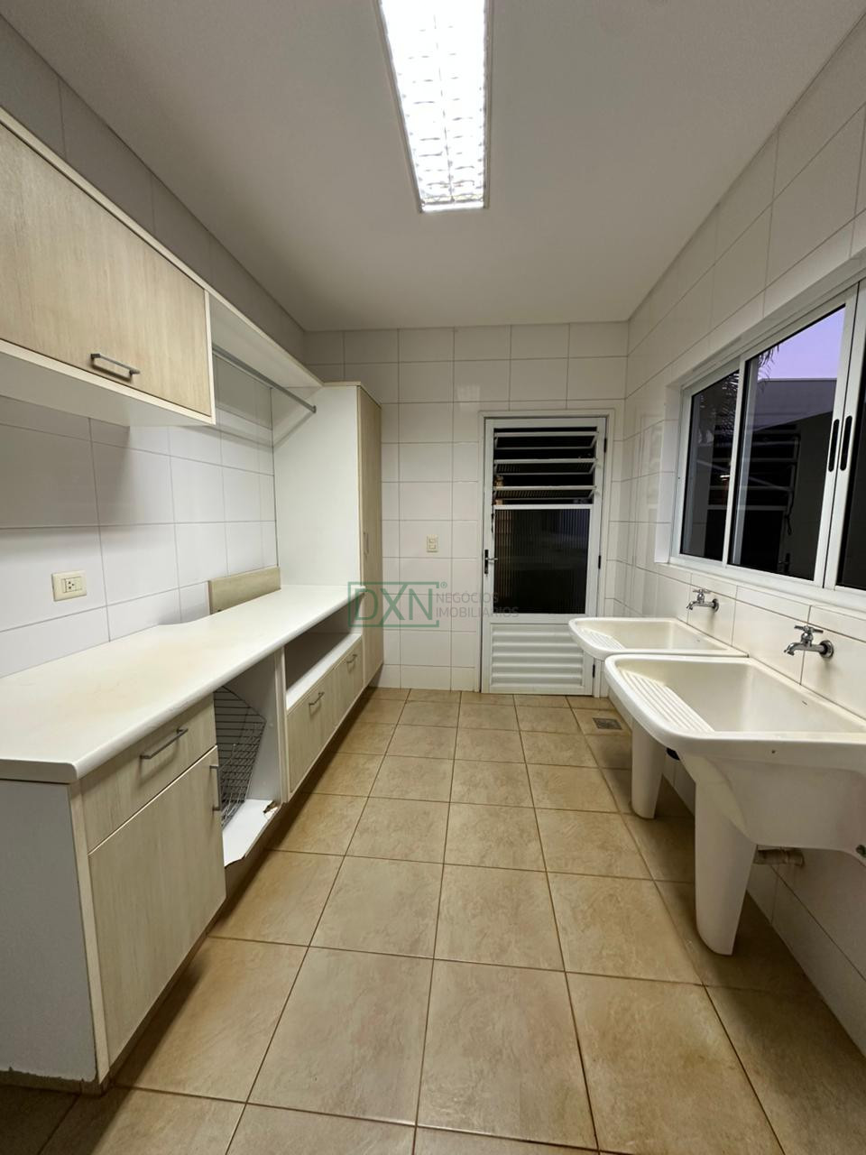 SOBRADO DE ALTO PADRÃO COM 3 QUARTOS E SUITE NO CONDOMÍNIO HORIZONTAL VILLÁGIO DO ENGENHO