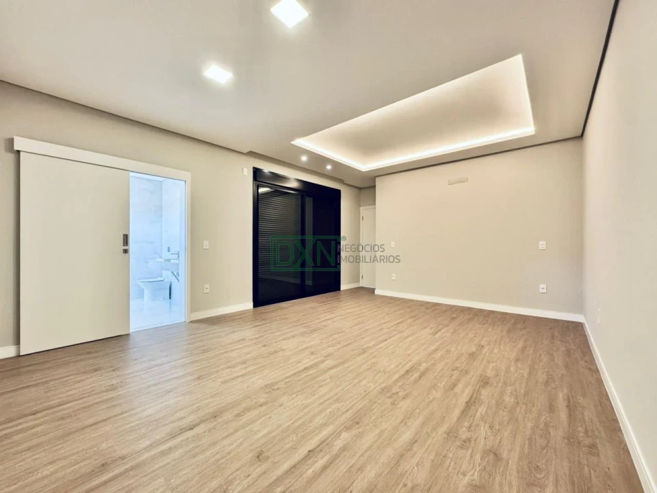 CASA EM ALTO PADRÃO COM 4 SUÍTES NO VILLÁGIO DO ENGENHO