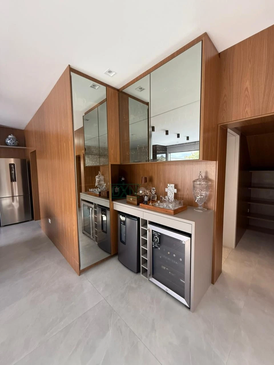 CASA COM 4 SUÍTES NO CONDOMINIO BELLEVIE