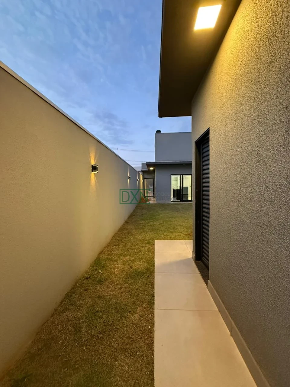 CASA TERREA COM 3 SUITES NO CONDOMÍNIO HORIZONTAL BELLEVIE