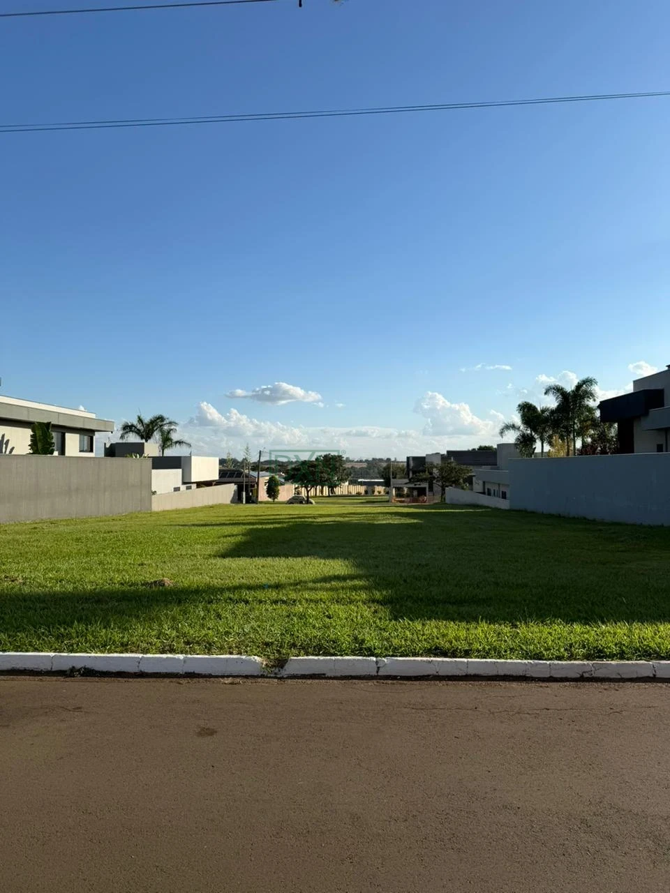 TERRENO COM 933m² NO CONDOMÍNIO HORIZONTAL VILLÁGIO DO ENGENHO