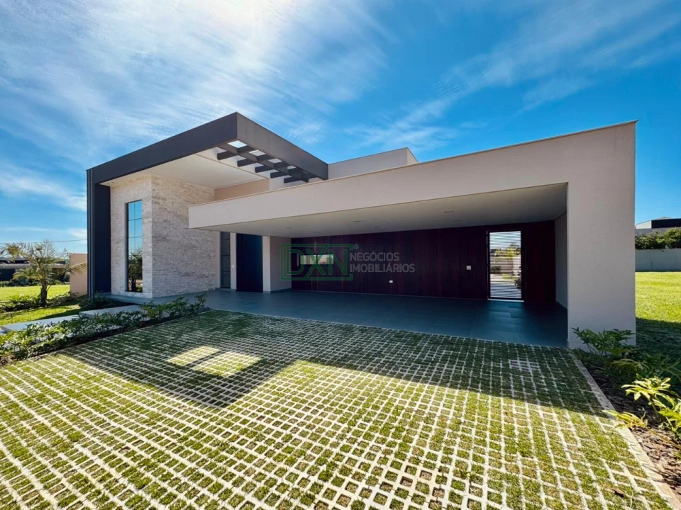 CASA EM ALTO PADRÃO COM 4 SUÍTES NO VILLÁGIO DO ENGENHO