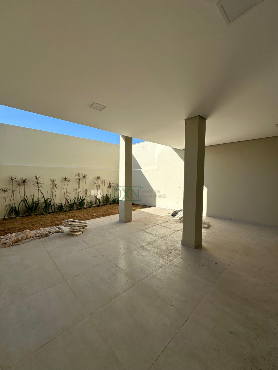Casa Geminada Assobradada com 03 quartos no Jd Monte Alto em Cambé