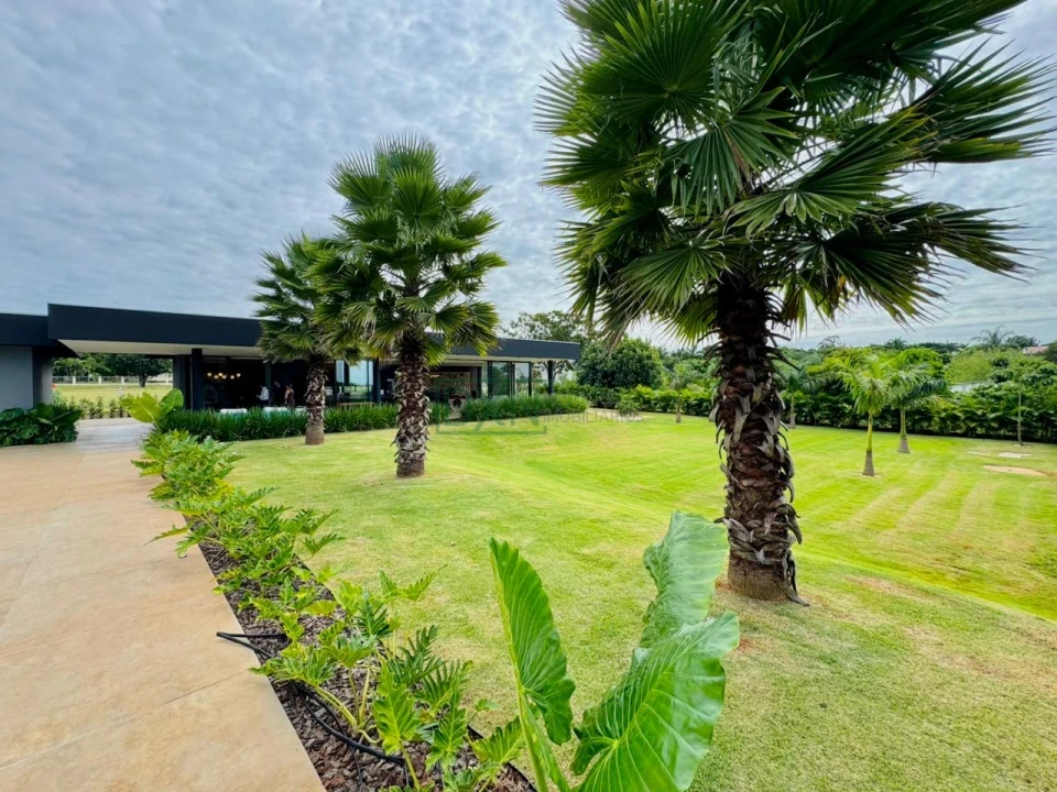 CASA TERREA COM 3 SUÍTES NO CONDOMINIO HORIZONTAL GOLFVILLE