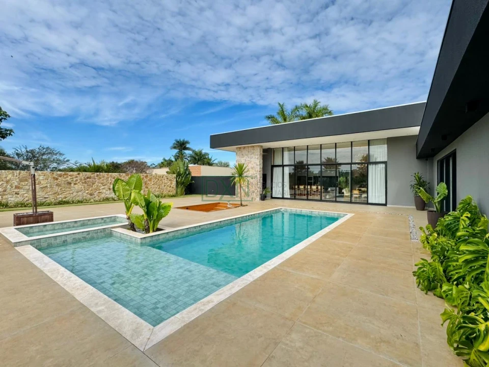 CASA TERREA COM 3 SUÍTES NO CONDOMINIO HORIZONTAL GOLFVILLE