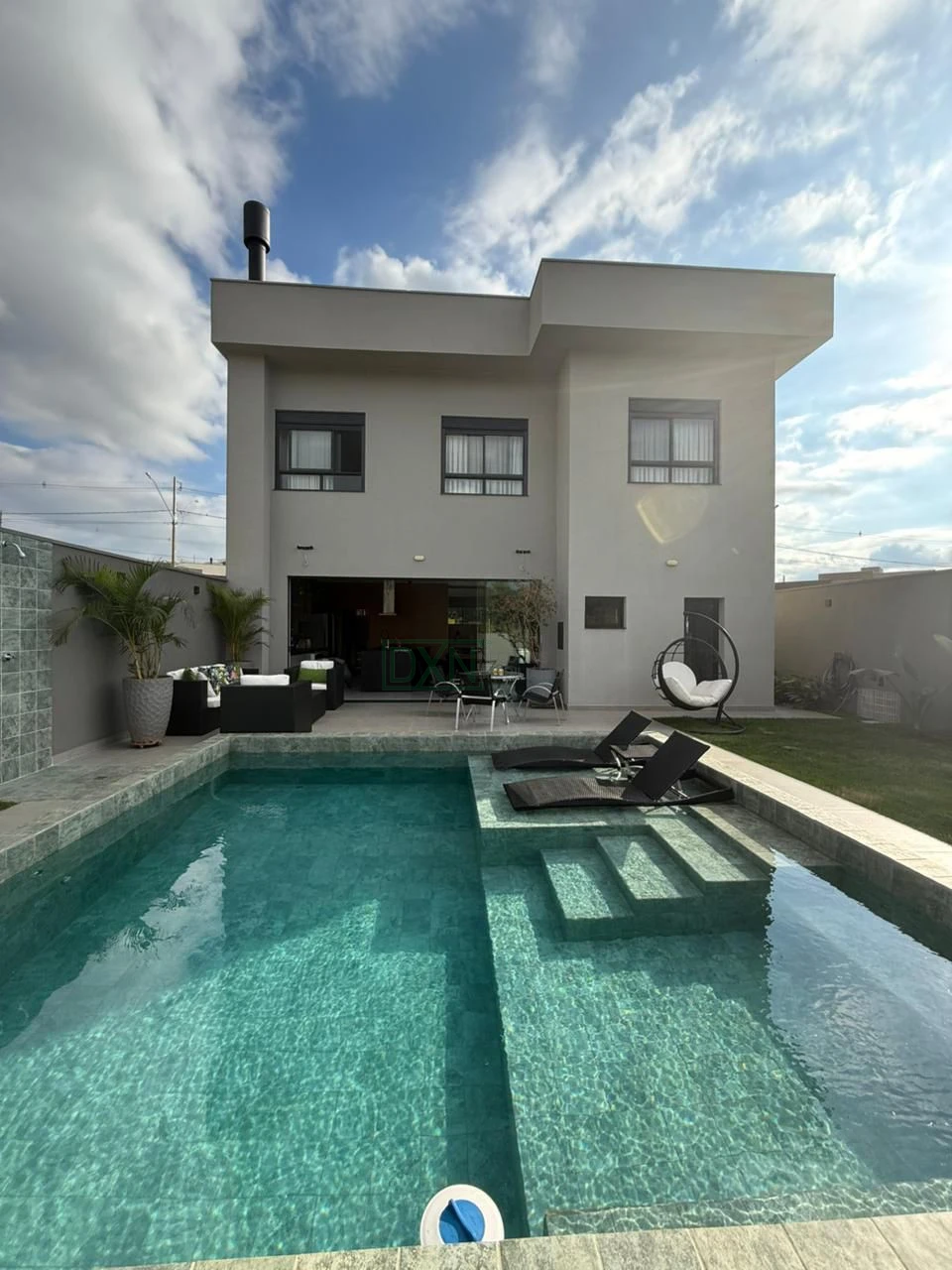 CASA COM 4 SUÍTES NO CONDOMINIO BELLEVIE