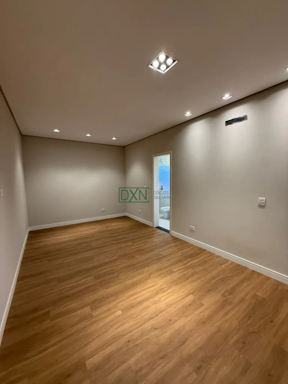 Casa à venda 3 Quartos, 2 Vagas, 300M², Bellevie, Cambé - PR