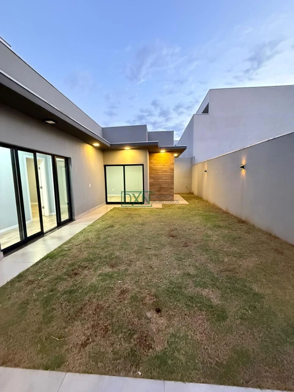 CASA TERREA COM 3 SUITES NO CONDOMÍNIO HORIZONTAL BELLEVIE