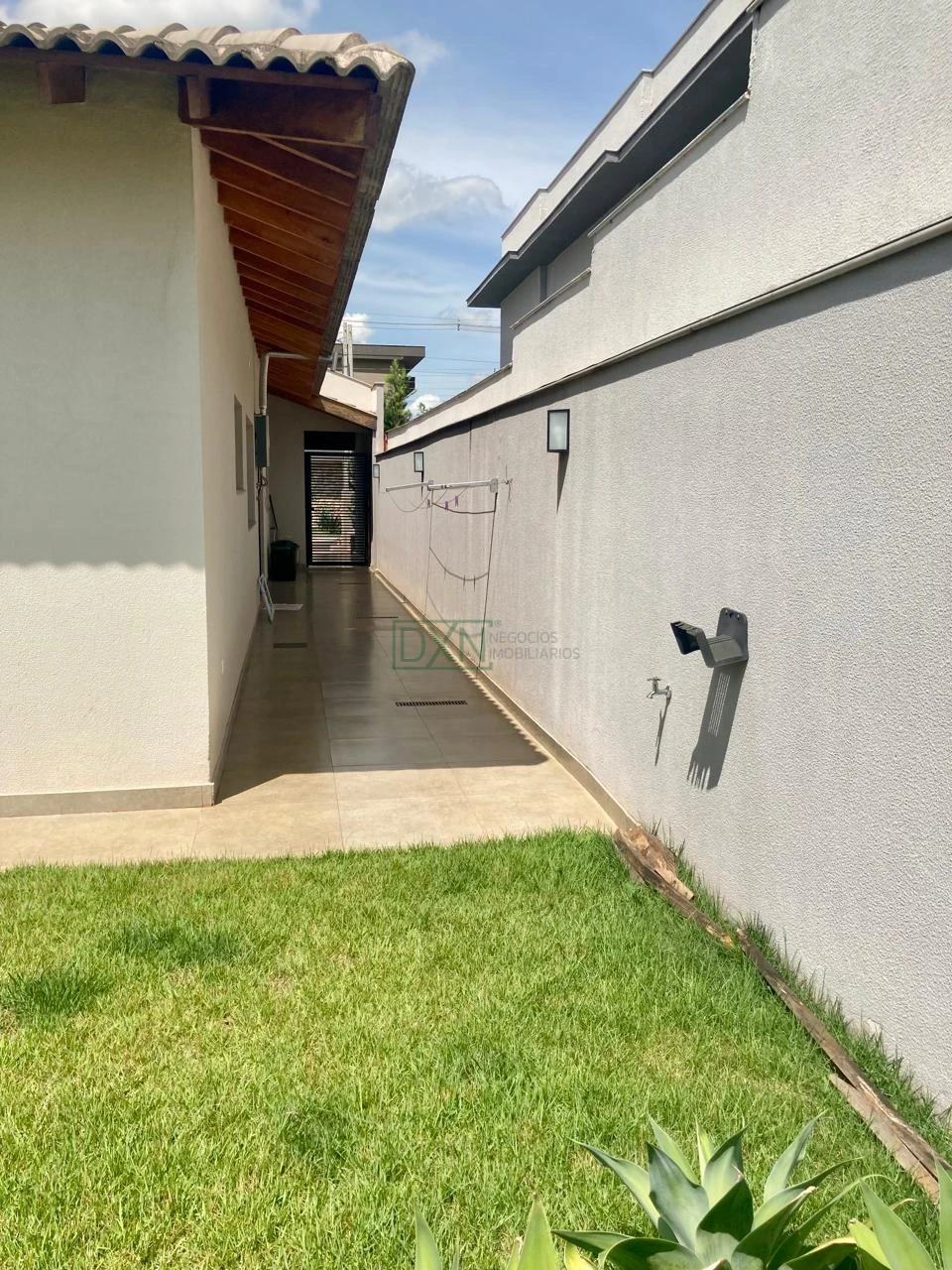CASA COM 3 QUARTOS PRA LOCAÇÃO NO CONDOMÍNIO HORIZONTAL VILLÁGIO DO ENGENHO