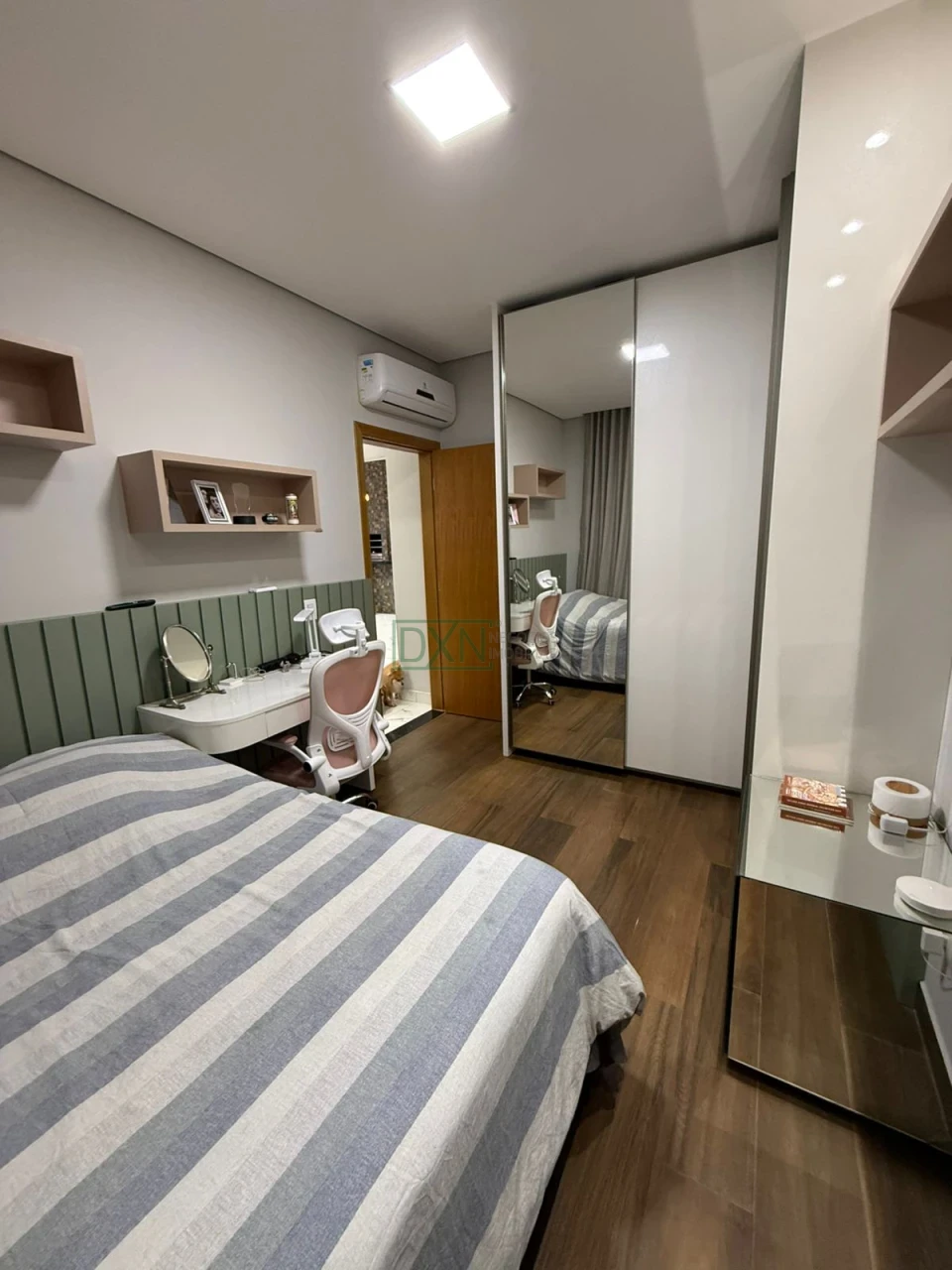 CASA COM 3 QUARTOS E UMA SUÍTE NO CONDOMÍNIO HORIZONTAL BELLEVIE