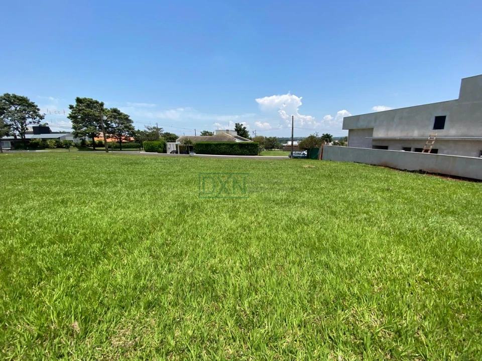 TERRENO COM 757m² NO CONDOMÍNIO HORIZONTAL VILLÁGIO DO ENGENHO
