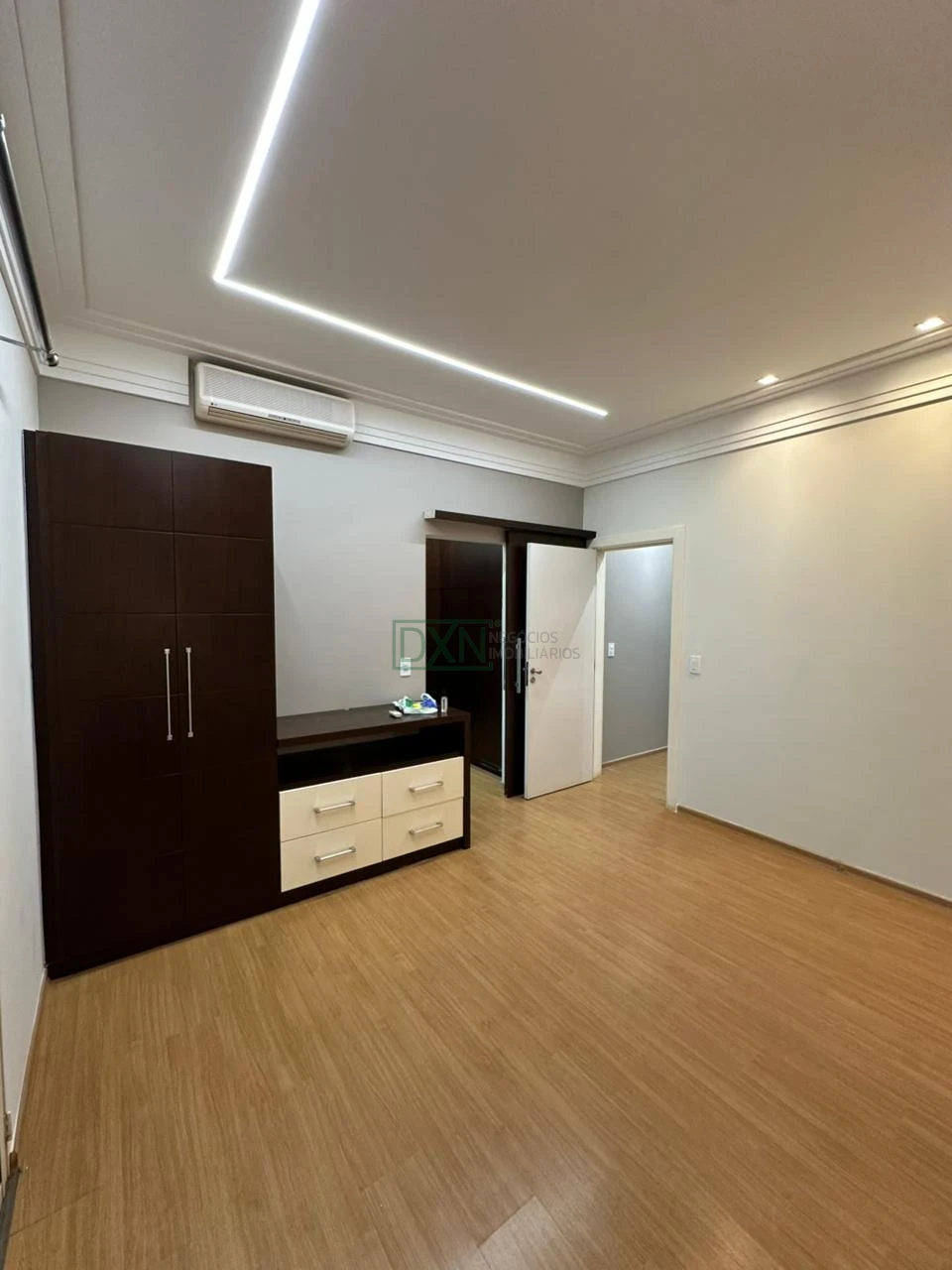 CASA TERREA COM 3 SUITES NO CONDOMÍNIO HORIZONTAL VILLÁGIO DO ENGENHO