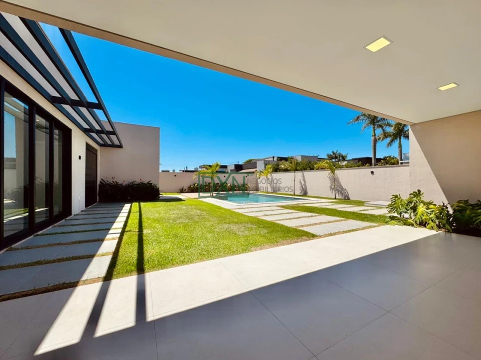 CASA EM ALTO PADRÃO COM 4 SUÍTES NO VILLÁGIO DO ENGENHO