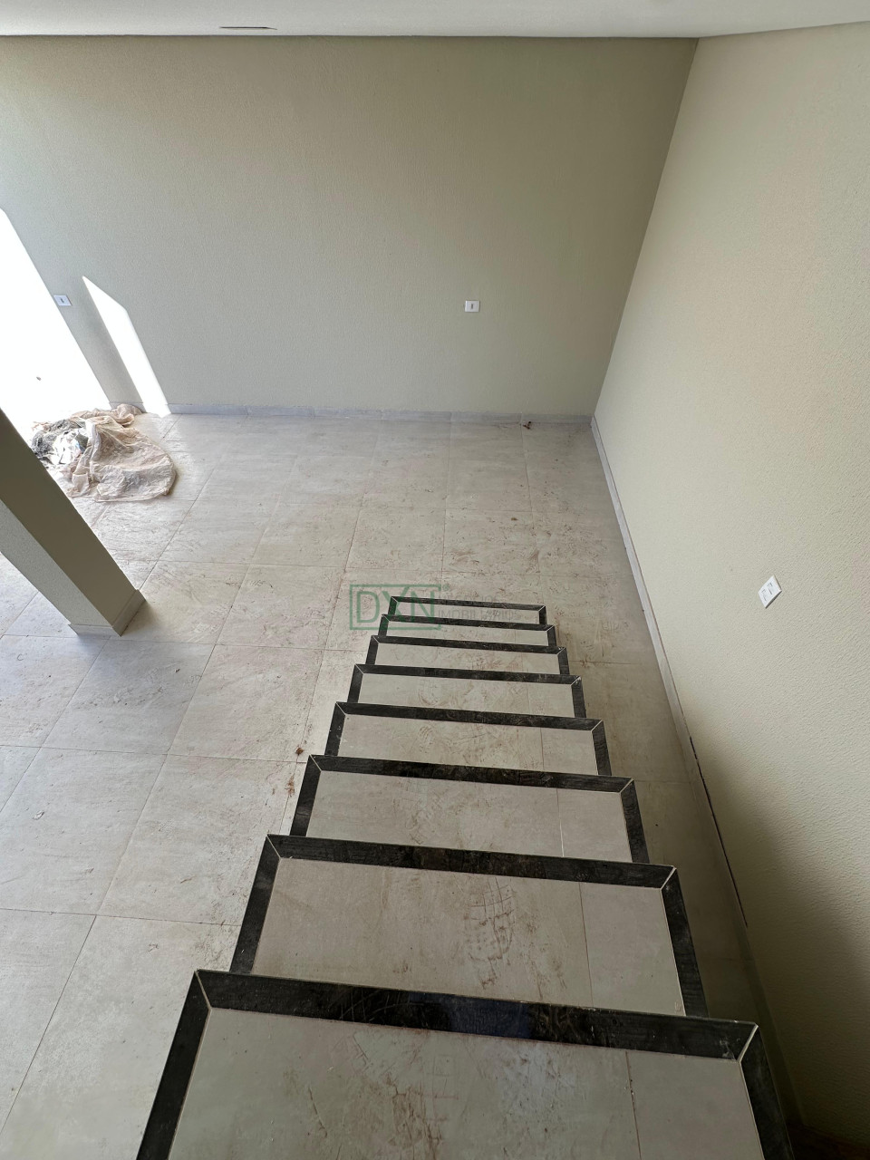 Casa Geminada Assobradada com 03 quartos no Jd Monte Alto em Cambé