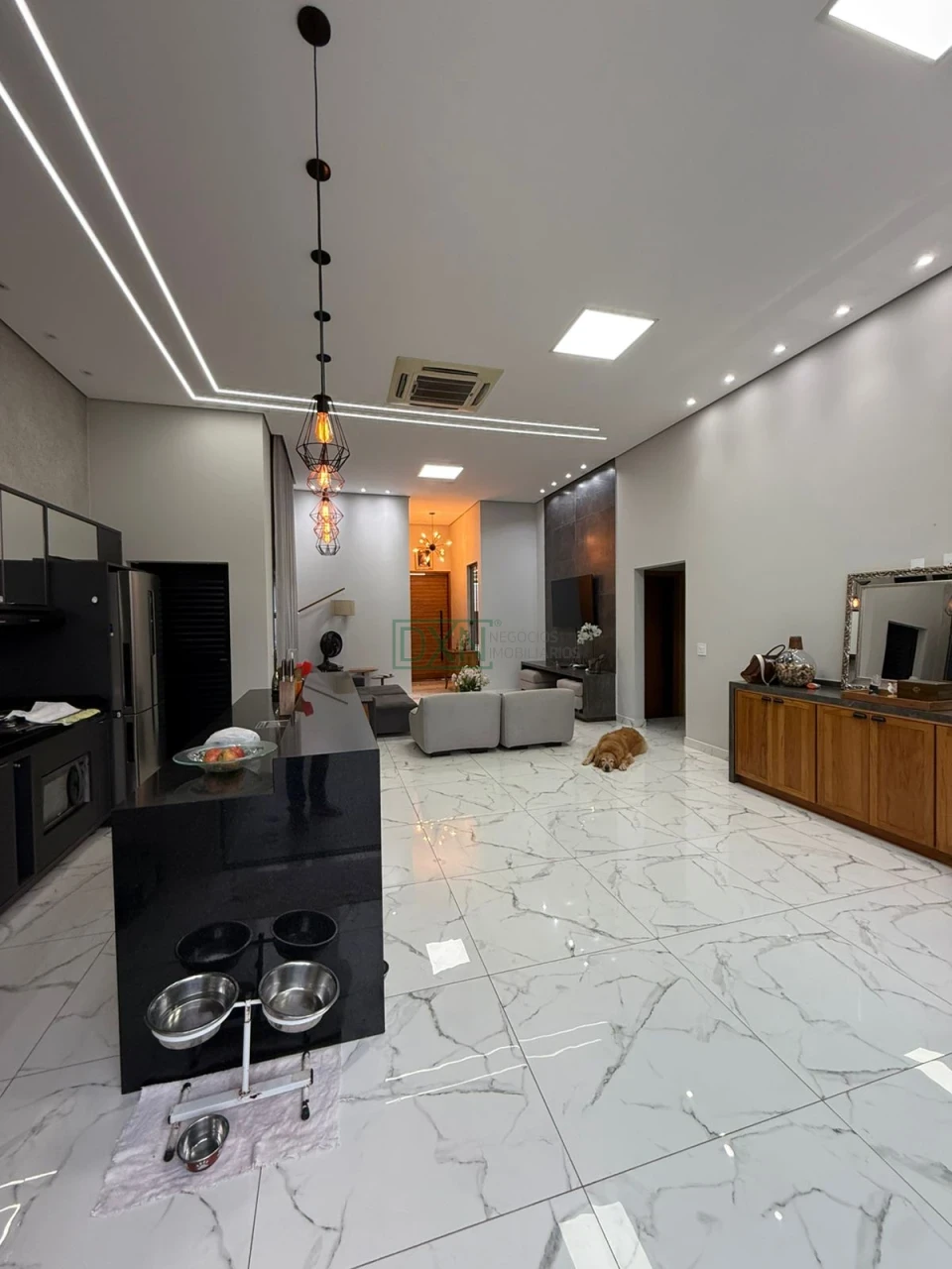 CASA COM 3 QUARTOS E UMA SUÍTE NO CONDOMÍNIO HORIZONTAL BELLEVIE