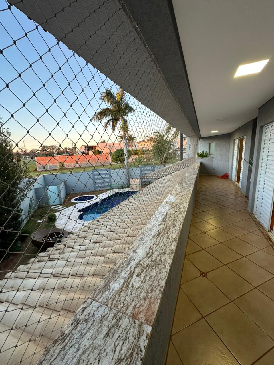 SOBRADO DE ALTO PADRÃO COM 3 QUARTOS E SUITE NO CONDOMÍNIO HORIZONTAL VILLÁGIO DO ENGENHO