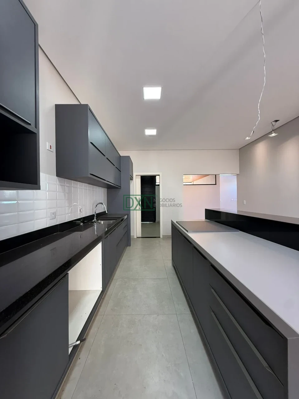 Casa à venda 3 Quartos, 2 Vagas, 300M², Bellevie, Cambé - PR
