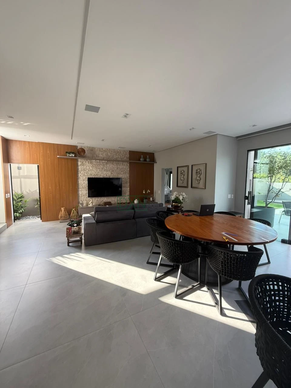 CASA COM 4 SUÍTES NO CONDOMINIO BELLEVIE