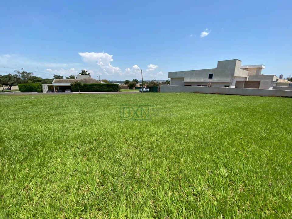 TERRENO COM 757m² NO CONDOMÍNIO HORIZONTAL VILLÁGIO DO ENGENHO