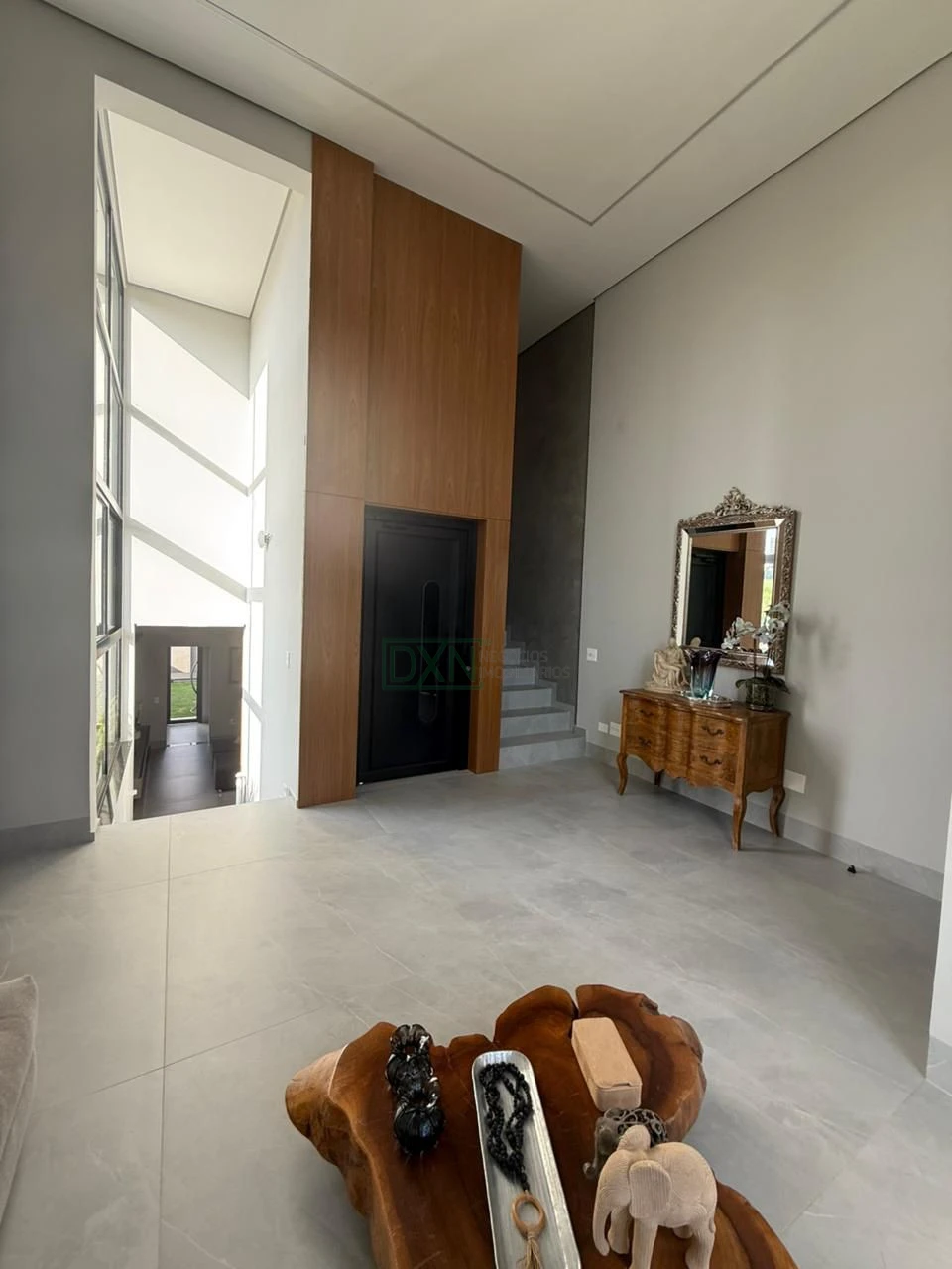 CASA COM 4 SUÍTES NO CONDOMINIO BELLEVIE