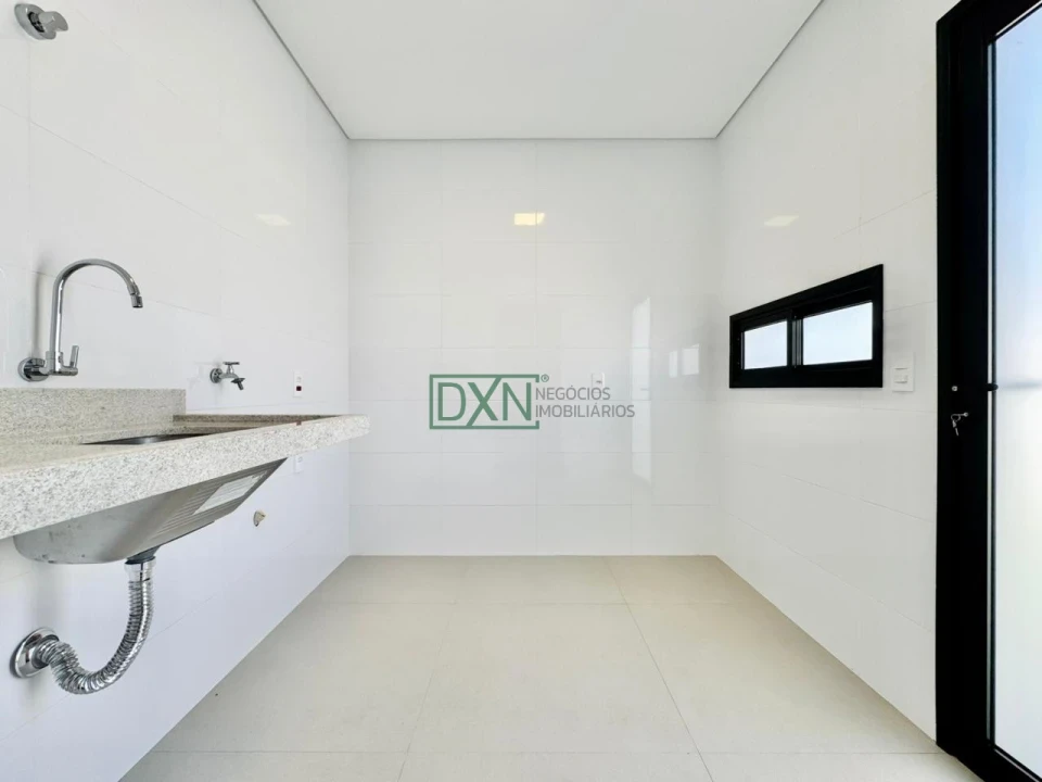 CASA EM ALTO PADRÃO COM 4 SUÍTES NO VILLÁGIO DO ENGENHO