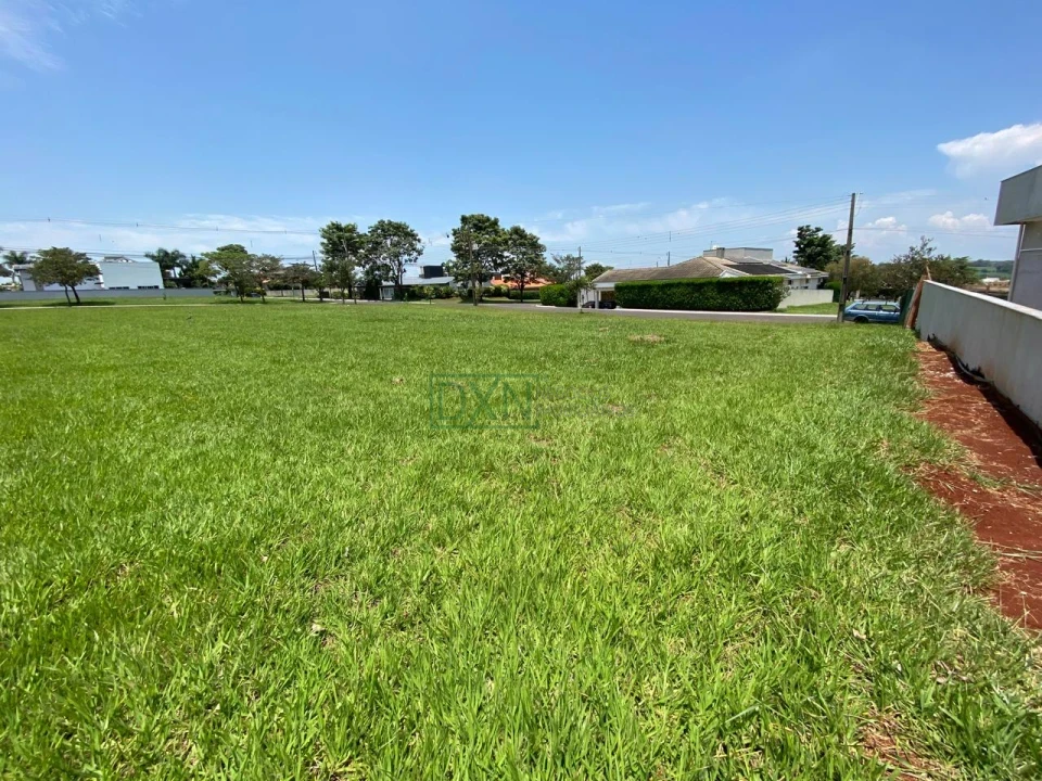 TERRENO COM 757m² NO CONDOMÍNIO HORIZONTAL VILLÁGIO DO ENGENHO