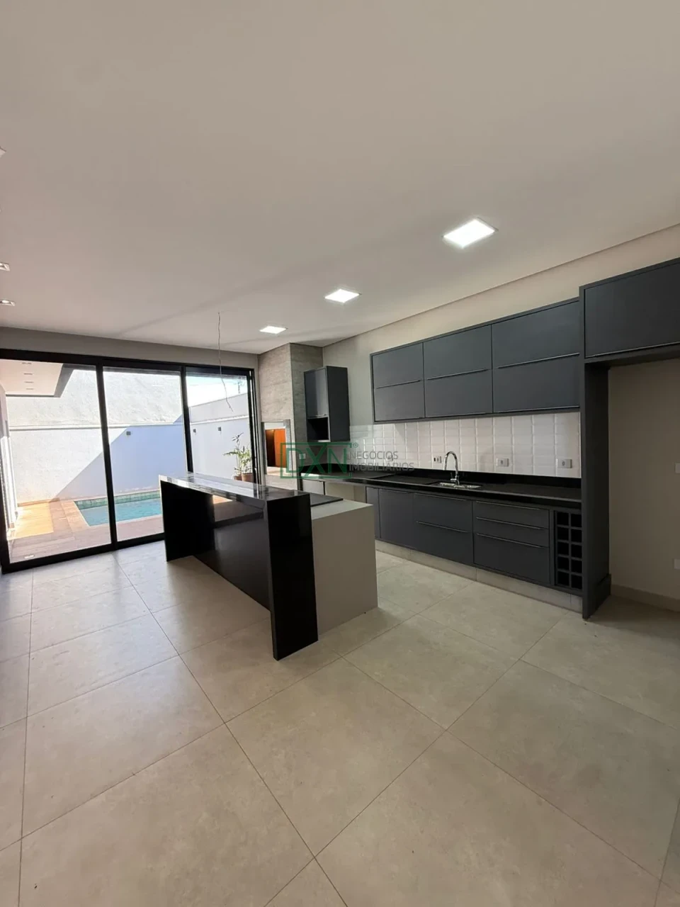 Casa à venda 3 Quartos, 2 Vagas, 300M², Bellevie, Cambé - PR