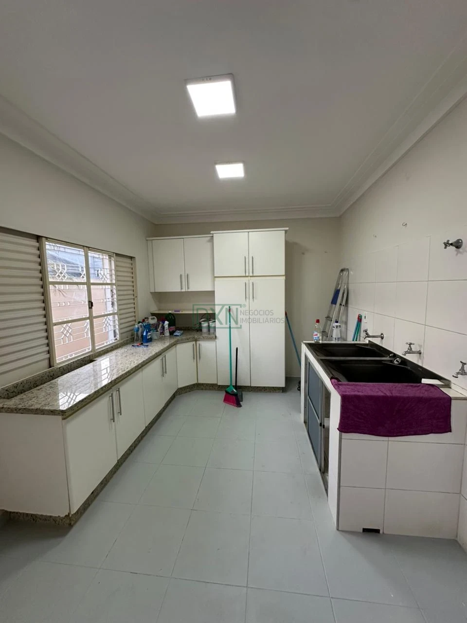 CASA TERREA COM 3 SUITES NO CONDOMÍNIO HORIZONTAL VILLÁGIO DO ENGENHO