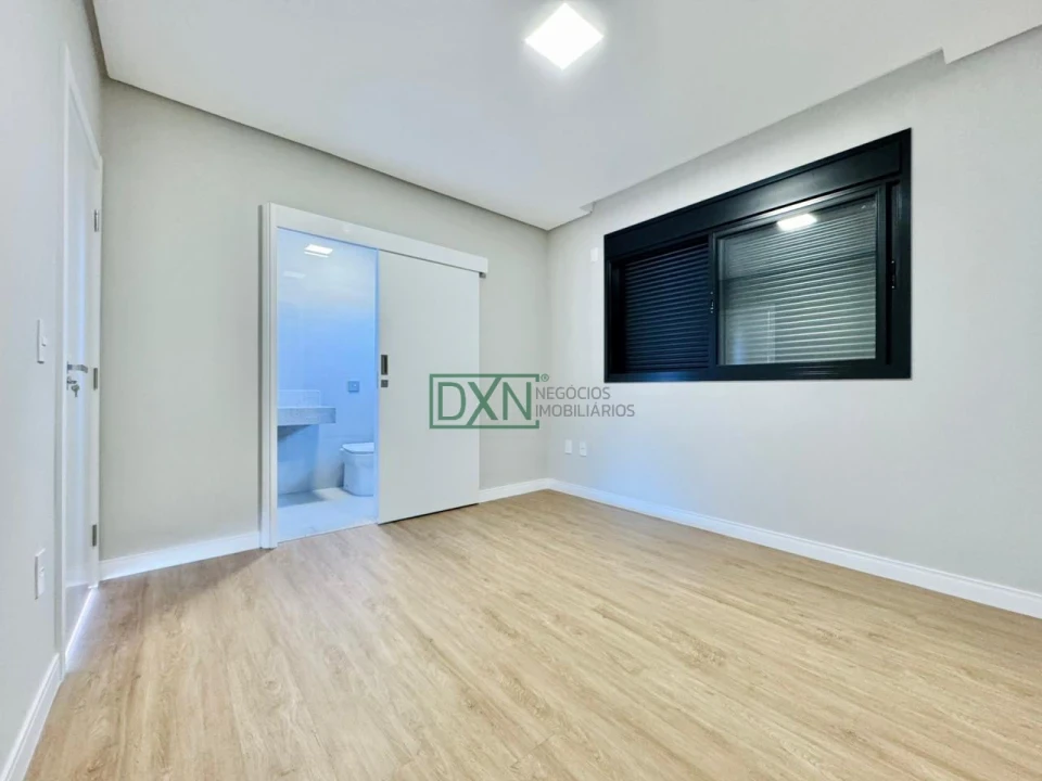 CASA EM ALTO PADRÃO COM 4 SUÍTES NO VILLÁGIO DO ENGENHO