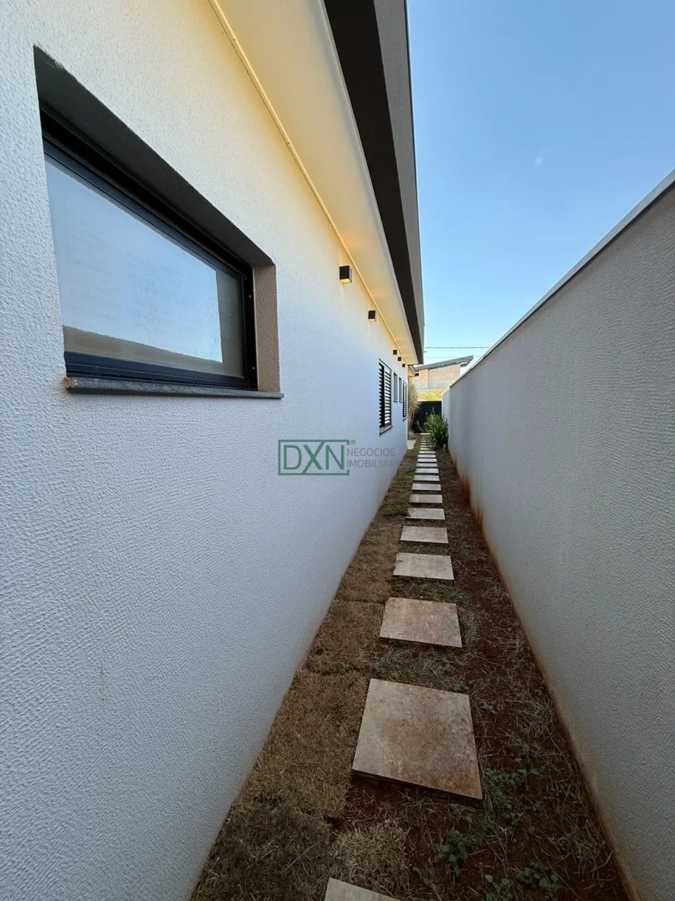Casa à venda 3 Quartos, 2 Vagas, 300M², Bellevie, Cambé - PR