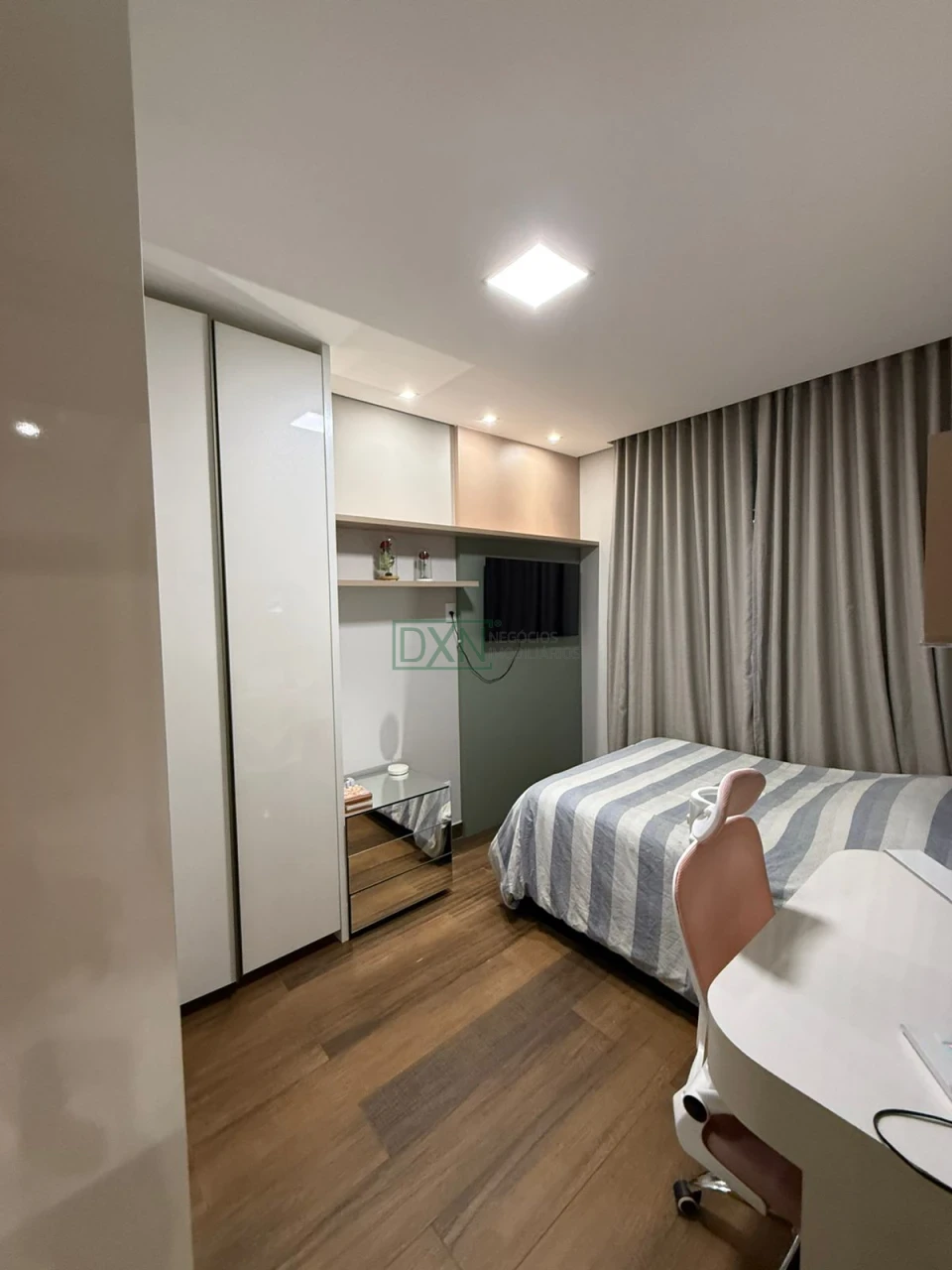 CASA COM 3 QUARTOS E UMA SUÍTE NO CONDOMÍNIO HORIZONTAL BELLEVIE