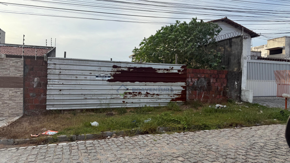 Terreno próximo Avenida Maria Lacerda
