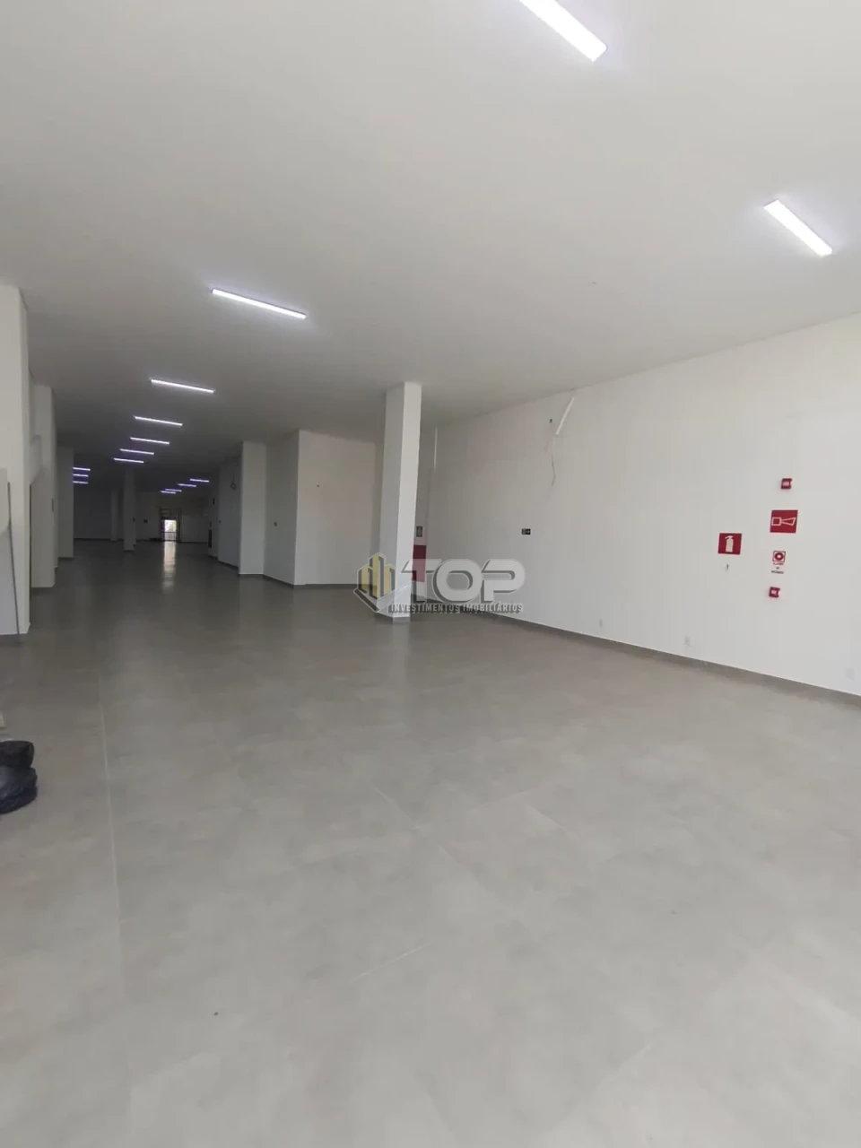 Imagens do imóveis LOJA PARA VENDA OU LOCAÇÃO - BARRA