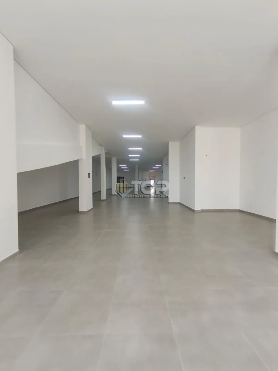 Imagens do imóveis LOJA PARA VENDA OU LOCAÇÃO - BARRA