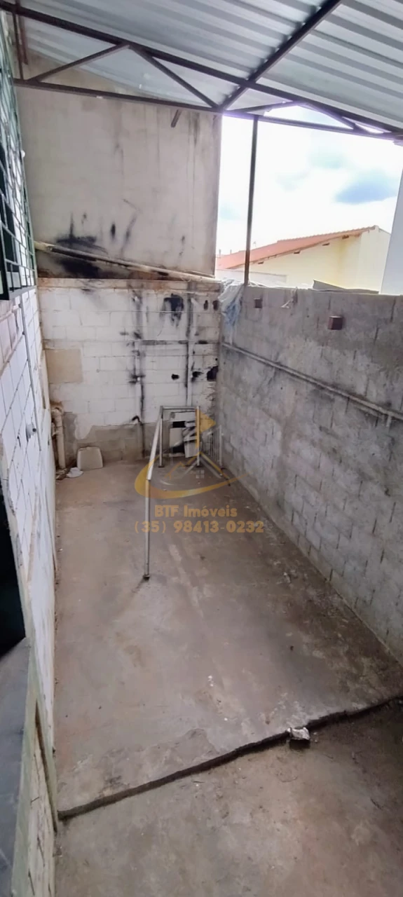 Imagens do imóveis GALPAO1= 300 MTS  LOCAÇÃO C 2 BANH, PIA GARAGEM E COMODO PELA RUA LATERAL