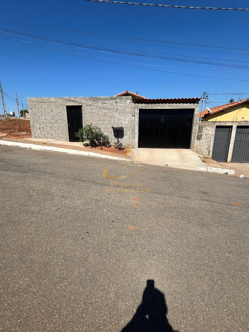 Imagens do imóveis casa  vista lago com melhorias; garagem, sala, cozinha 2 quartos, area serv, quintal