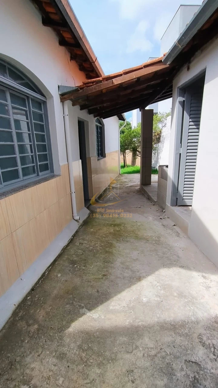 Imagens do imóveis casa locação 4 quartos sendo 1 suite,garagem varios carros, varanda, sala- copa, deposito , quintal