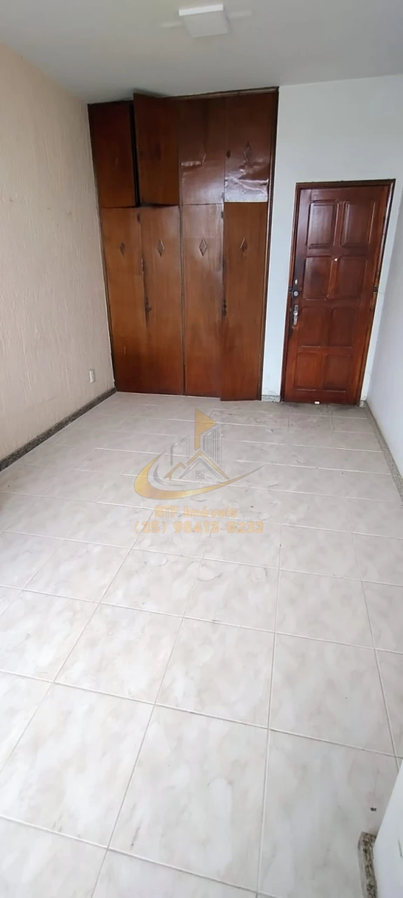 Imagens do imóveis CASA VENDA subsolo garagem terreo  sala e banh 1ºAndar  5 quartos sendo 1 suite , banh social, lavanderia