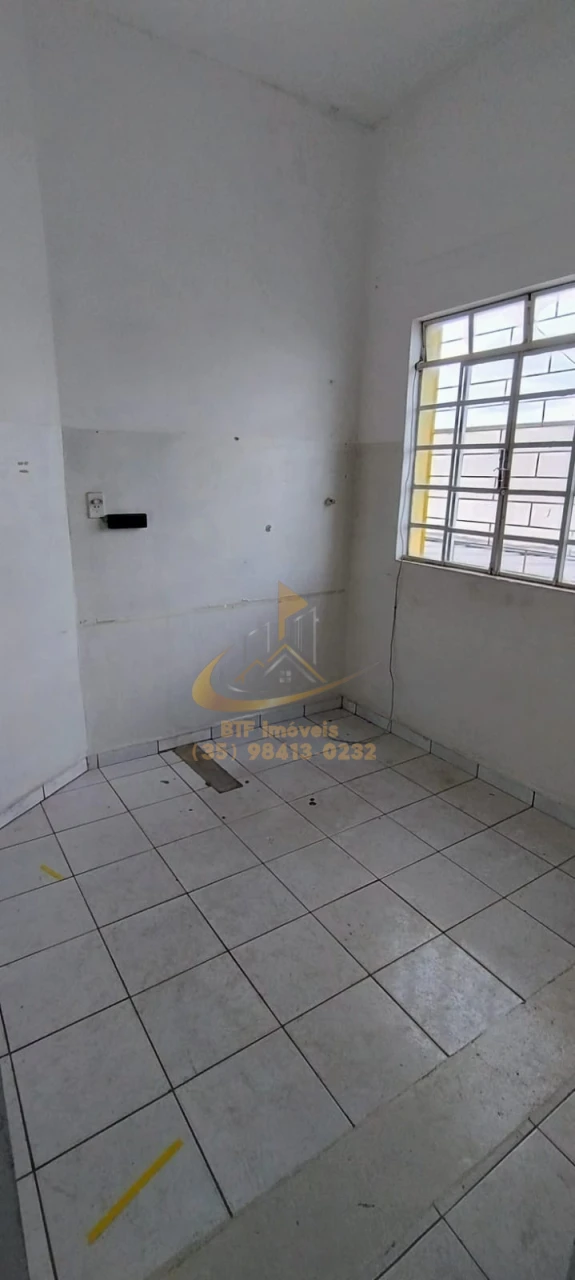 Imagens do imóveis GALPAO3= 300 MTS  LOCAÇÃO COM  2 SALAS E 2 BANHEIROS , 01 PIA  - IMOVEL DE ESQUINA