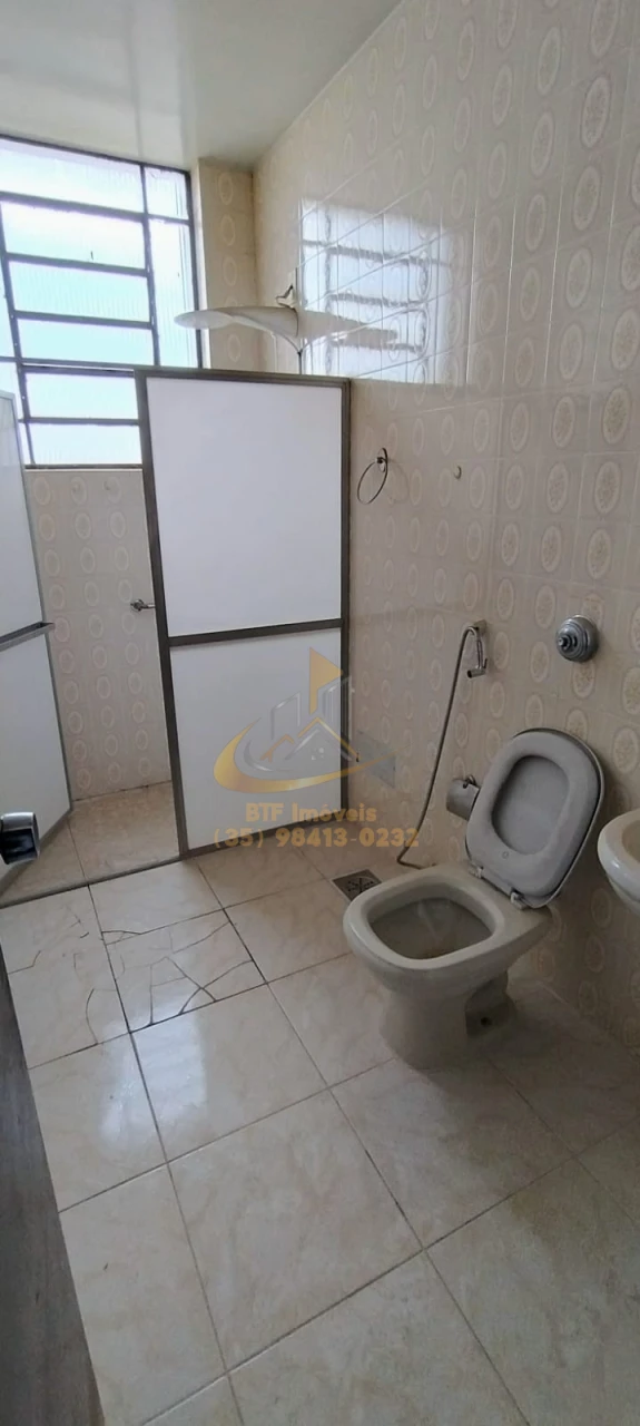 Imagens do imóveis CASA VENDA subsolo garagem terreo  sala e banh 1ºAndar  5 quartos sendo 1 suite , banh social, lavanderia