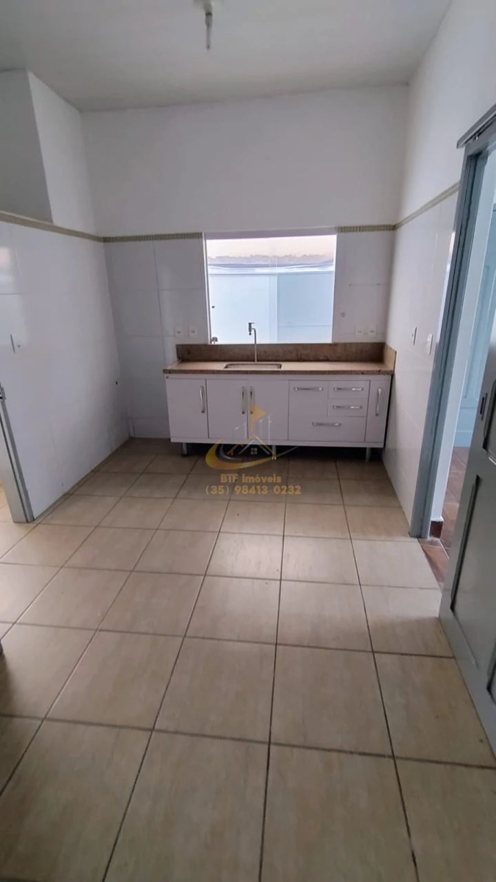 Imagens do imóveis CASA LOC. CENTRO 5/4, BANHEIRO, LAVABO, AREA SERV,QUINTAL  - SEM GARAGEM