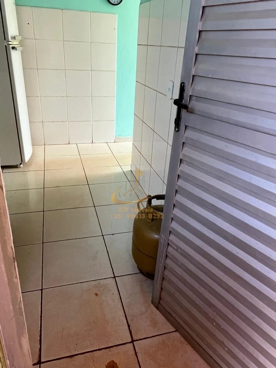 Imagens do imóveis casa  vista lago com melhorias; garagem, sala, cozinha 2 quartos, area serv, quintal