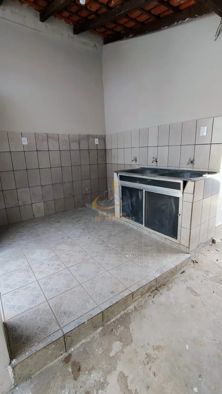 Imagens do imóveis casa locação 4 quartos sendo 1 suite,garagem varios carros, varanda, sala- copa, deposito , quintal