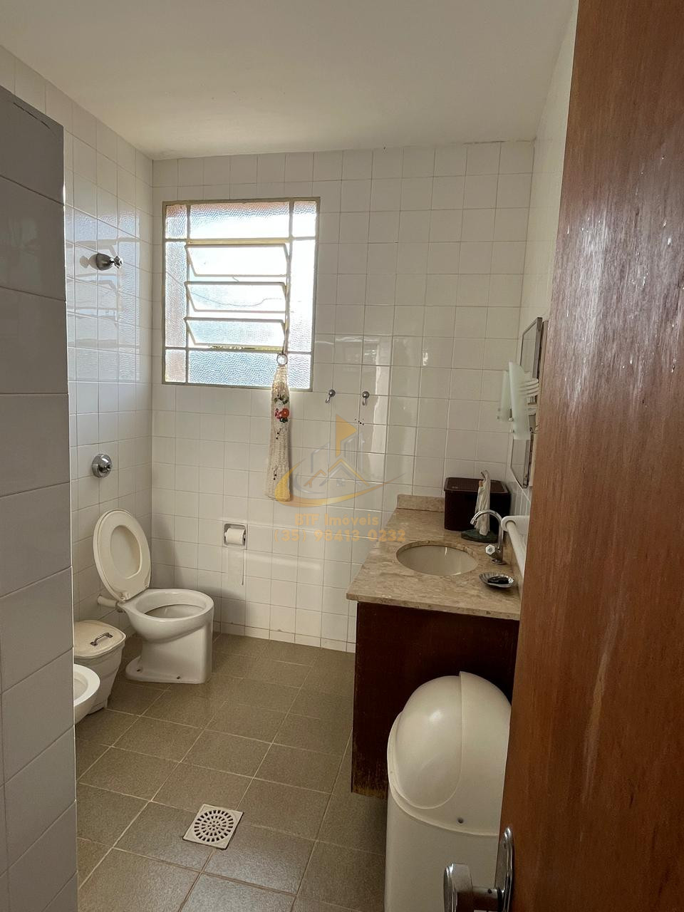 Imagens do imóveis casa locação 05 quartos sendo 03 suites, 03 salas, quintal grande, area gourmet com piscina 04 carros