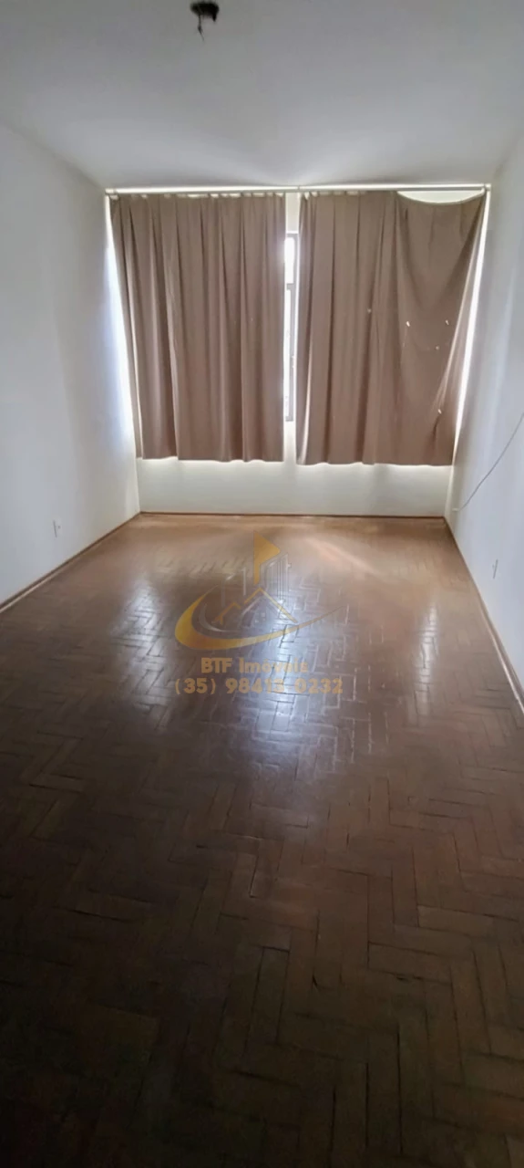 Imagens do imóveis CASA VENDA subsolo garagem terreo  sala e banh 1ºAndar  5 quartos sendo 1 suite , banh social, lavanderia