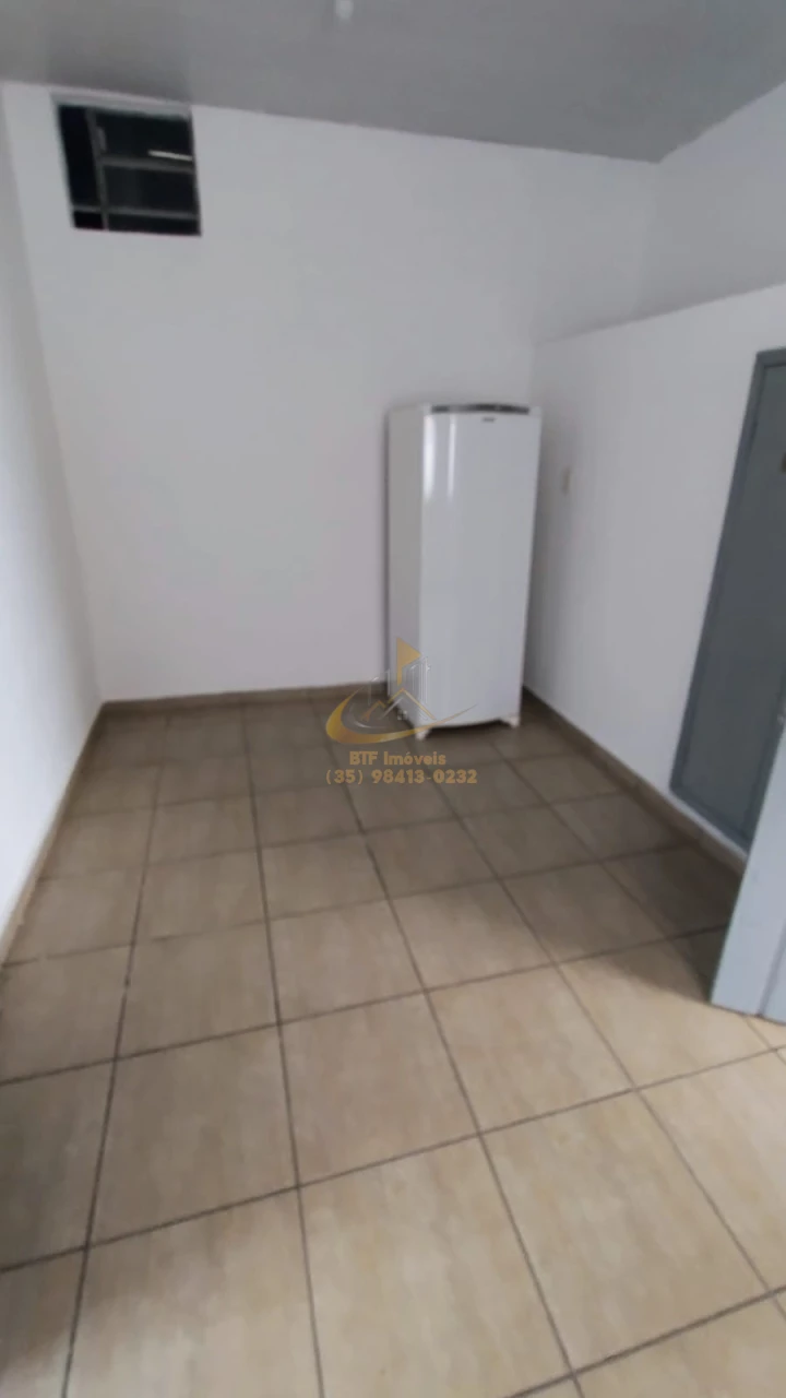 Imagens do imóveis CASA LOC. CENTRO 5/4, BANHEIRO, LAVABO, AREA SERV,QUINTAL  - SEM GARAGEM